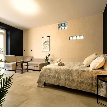 Residence La Corte - Bilocale 3 ノヴァーラ エクステリア 写真