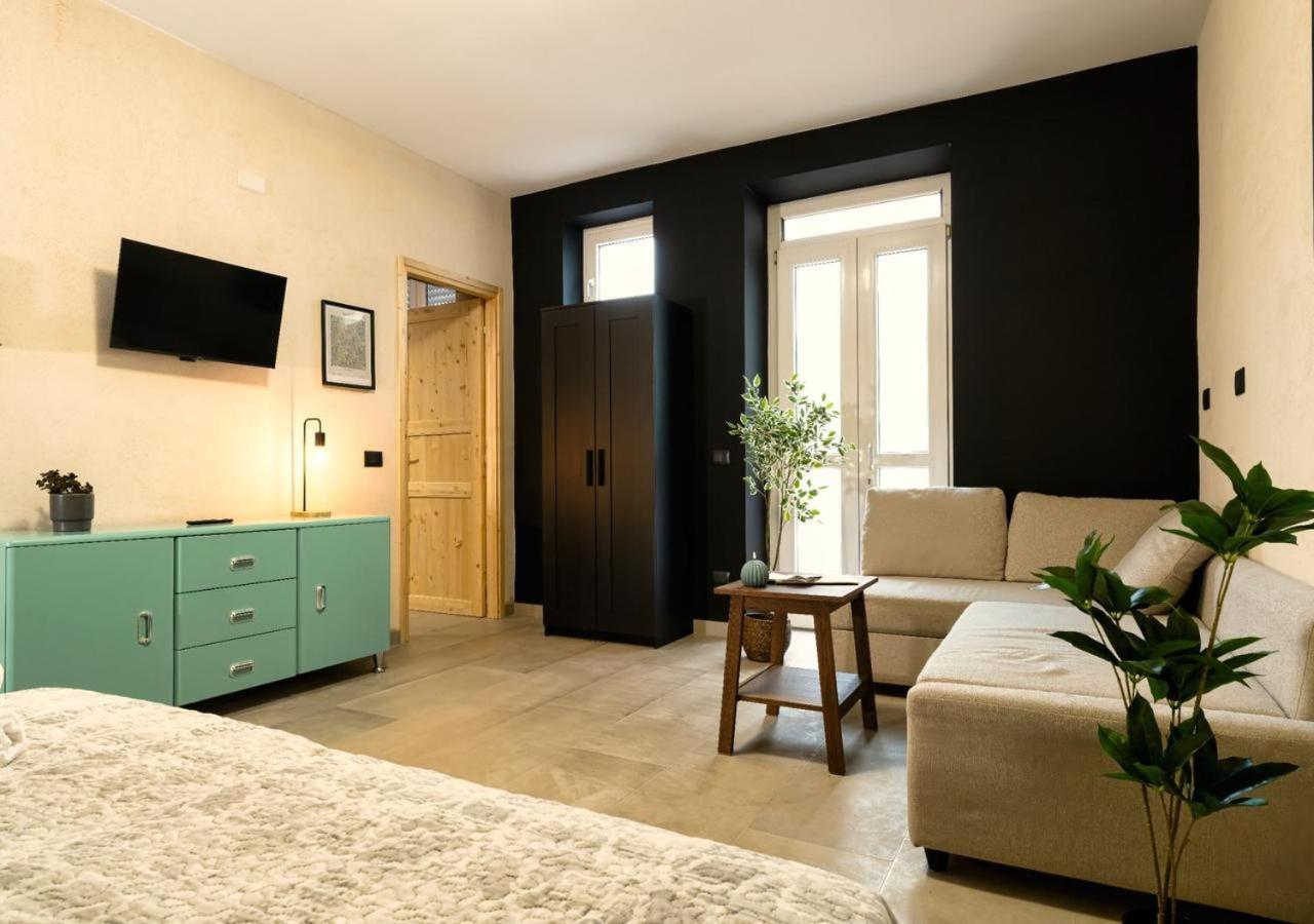 Residence La Corte - Bilocale 3 ノヴァーラ エクステリア 写真